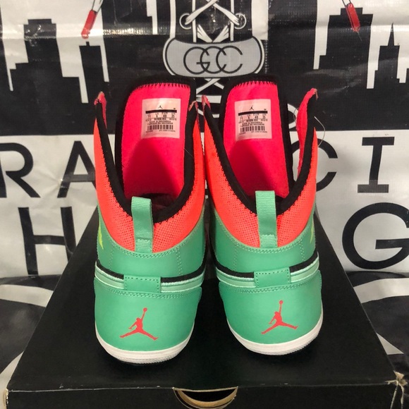 Women’s Jordan 1 - Picture 2 of 8